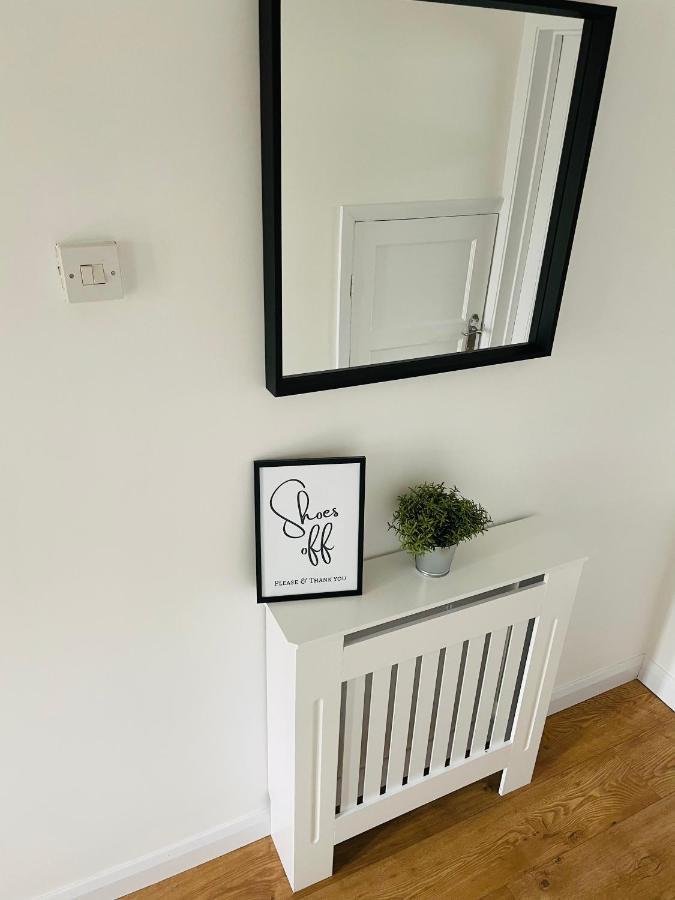 Wolverhampton Large 3 Bedrooms 5 Bed House Perfect For Short & Long Stays Contractors Business Nhs Insurance 1 Bathroom And Separate Wc Private Garden Driveway For 2 Large Vehicles Close To City Centre M6 M54 And Walsall Willenhall Cannock Property Dış mekan fotoğraf